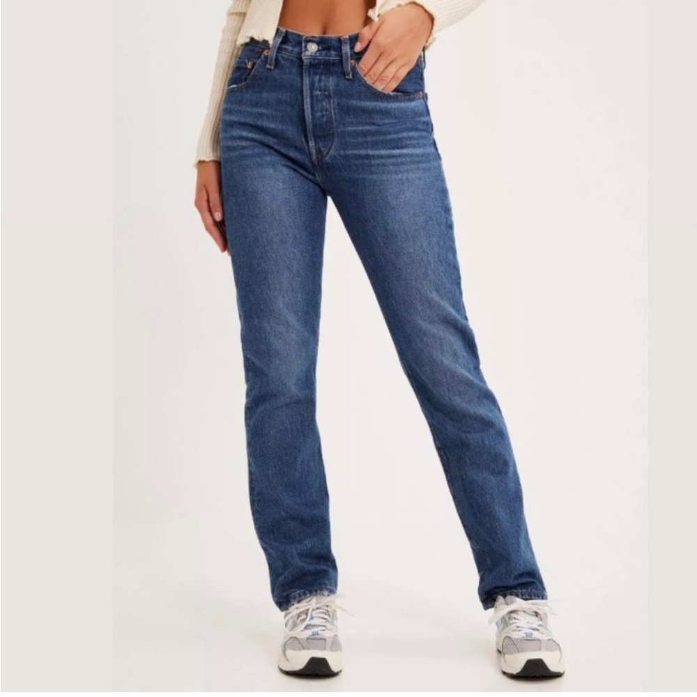 Levi’s 501 high-waisted dark-wash jeans. 💙